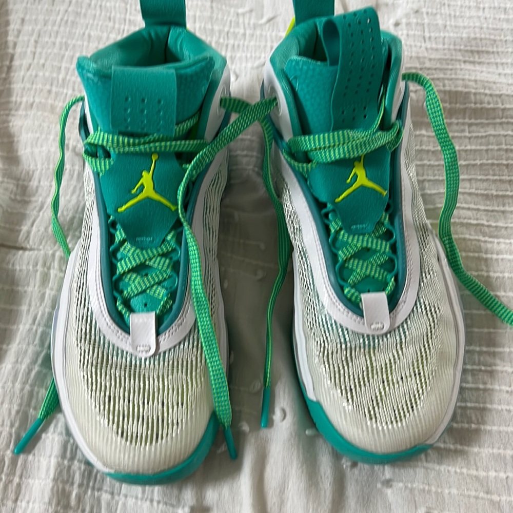 Boys Size 7 Nike Air Jordan XXXVI Guo Sneakers
